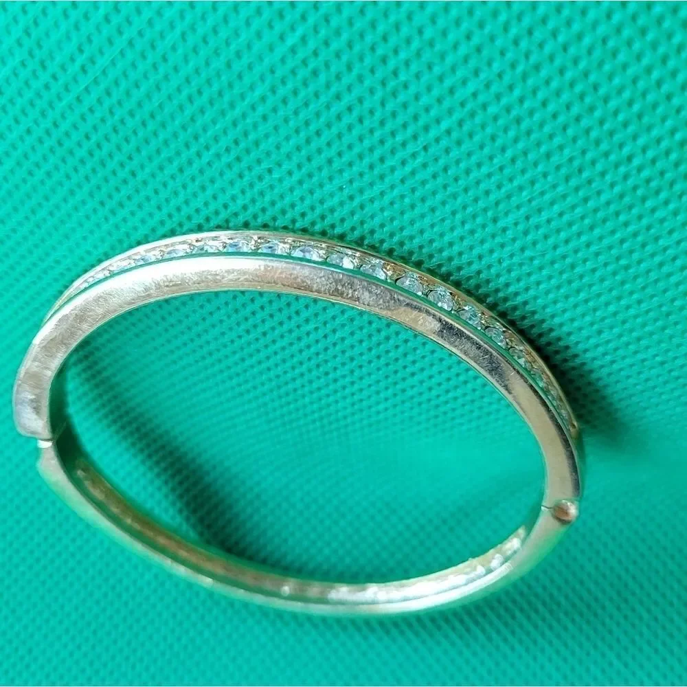 Roman vintage goldtone beautiful gold tone bracelet.